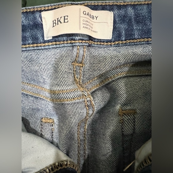 BKE Gabby 33 - Picture 3 of 4